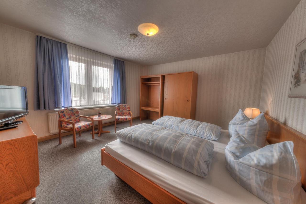 Hotel - Pension & Gaststaette "Alter Koenig" Hettstedt エクステリア 写真