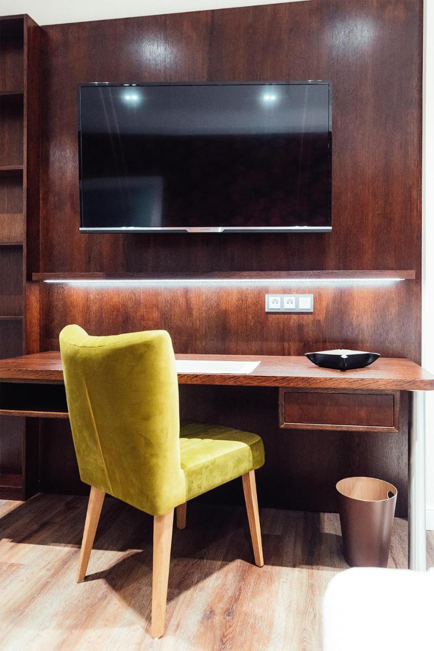 Hotel - Pension & Gaststaette "Alter Koenig" Hettstedt エクステリア 写真