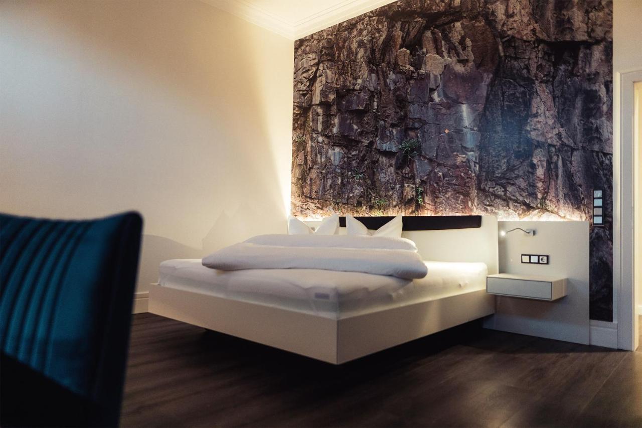 Hotel - Pension & Gaststaette "Alter Koenig" Hettstedt エクステリア 写真